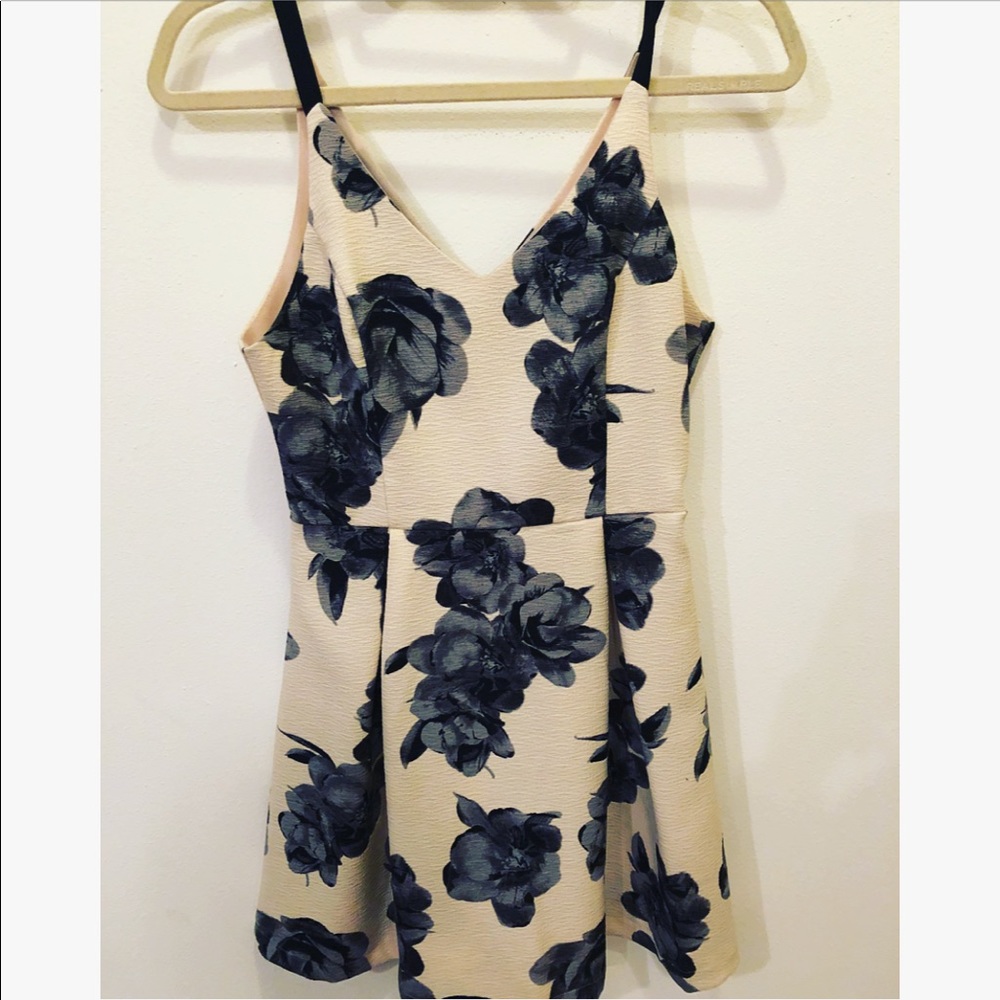 Floral fit & flare dress with zipper